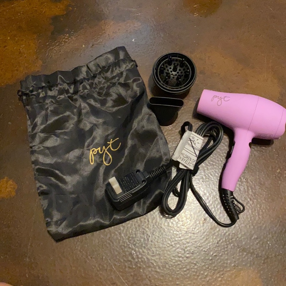 TRAVEL SIZE BLOW DRIER WITH DIFUSER